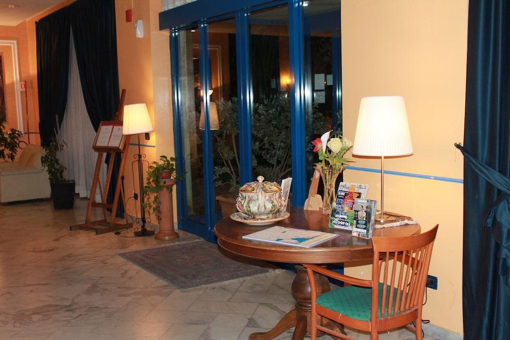 Miramare Hotel Катания Екстериор снимка